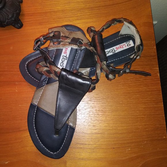 2LipsToo - Picture 6 of 6